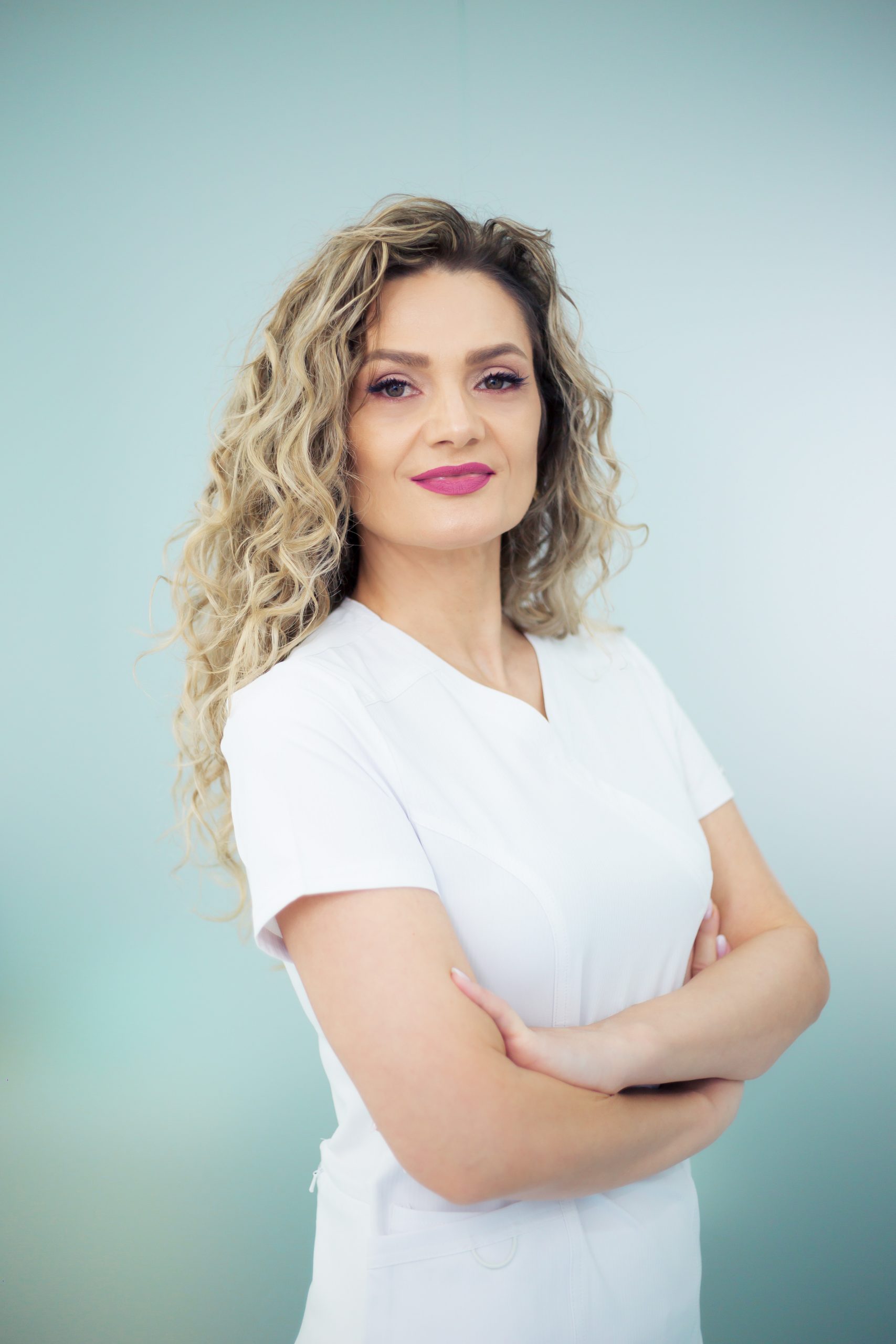 Dr. Madalina RADU - cabinet stomatologic Smile Architects